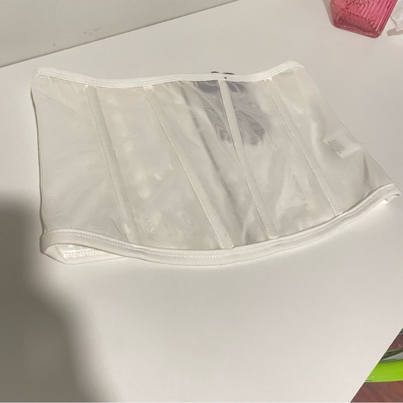 White corset mesh - Picture 6 of 6